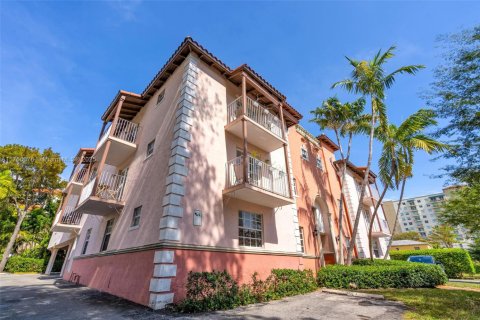 Copropriété à vendre à Coral Gables, Floride: 2 chambres, 88.26 m2 № 2021191 - photo 3