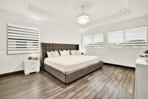House in Miami Lakes, Florida 4 bedrooms, 264.49 sq.m. № 1891652 - photo 25