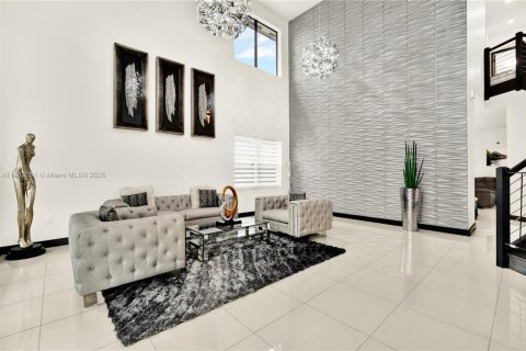House in Miami Lakes, Florida 4 bedrooms, 264.49 sq.m. № 1891652 - photo 4