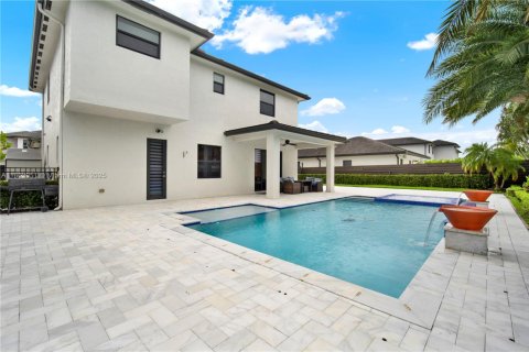 House in Miami Lakes, Florida 4 bedrooms, 264.49 sq.m. № 1891652 - photo 21