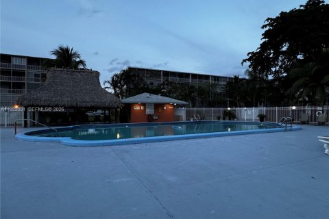 Apartment in Hollywood, Florida 1 bedroom, 72 sq.m. № 2086332 - photo 25