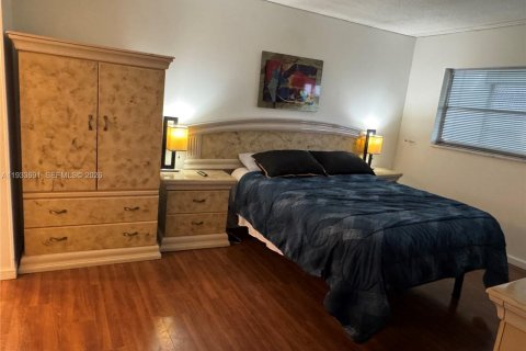 Apartment in Hollywood, Florida 1 bedroom, 72 sq.m. № 2086332 - photo 12