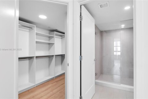 Apartamento en alquiler en Miami, Florida, 2 dormitorios, 130.43 m2 № 1921506 - foto 26