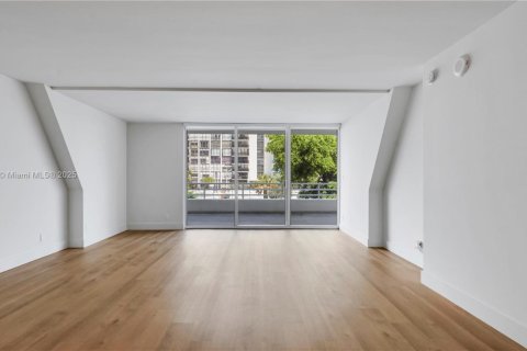 Appartement à louer à Miami, Floride: 2 chambres, 130.43 m2 № 1921506 - photo 2