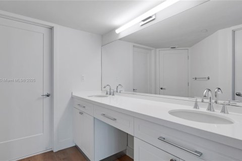 Appartement à louer à Miami, Floride: 2 chambres, 130.43 m2 № 1921506 - photo 10
