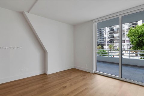 Appartement à louer à Miami, Floride: 2 chambres, 130.43 m2 № 1921506 - photo 15