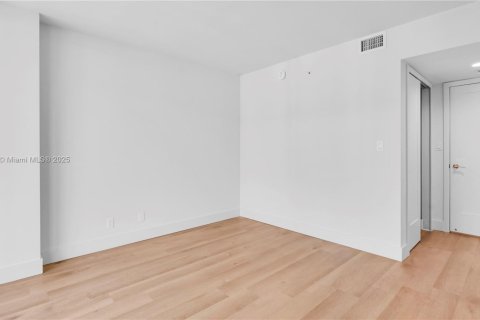 Apartamento en alquiler en Miami, Florida, 2 dormitorios, 130.43 m2 № 1921506 - foto 30