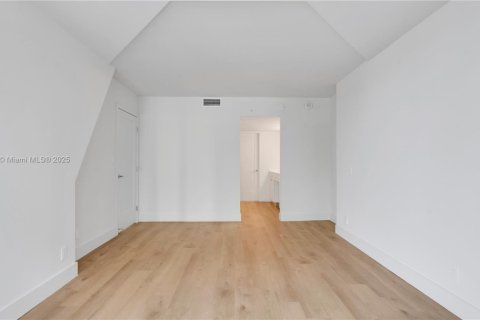 Appartement à louer à Miami, Floride: 2 chambres, 130.43 m2 № 1921506 - photo 9