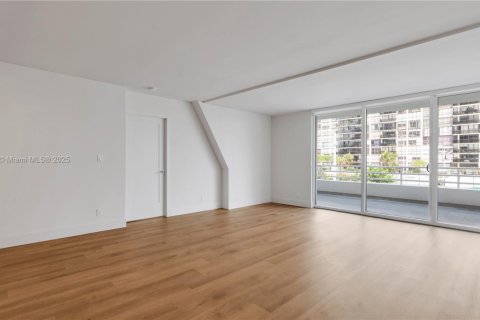 Appartement à louer à Miami, Floride: 2 chambres, 130.43 m2 № 1921506 - photo 3