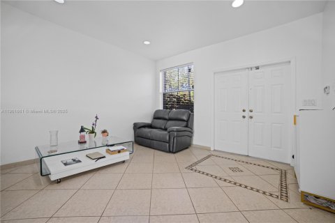 Adosado en venta en Miramar, Florida, 3 dormitorios, 153.29 m2 № 2015725 - foto 3