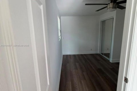 House in Fort Lauderdale, Florida 4 bedrooms, 204.57 sq.m. № 2402455 - photo 4