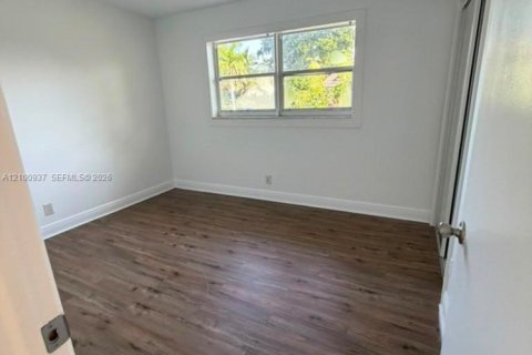 House in Fort Lauderdale, Florida 4 bedrooms, 204.57 sq.m. № 2402455 - photo 7