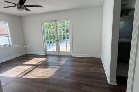House in Fort Lauderdale, Florida 4 bedrooms, 204.57 sq.m. № 2402455 - photo 10