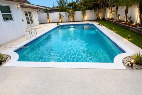 House in Fort Lauderdale, Florida 4 bedrooms, 204.57 sq.m. № 2402455 - photo 27