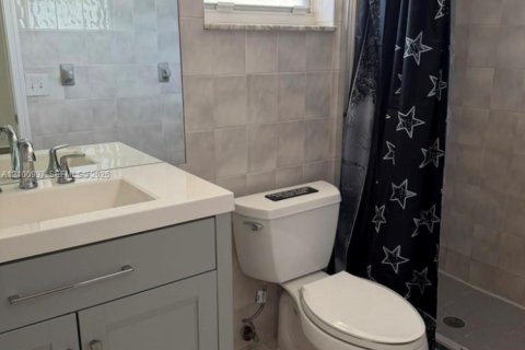 House in Fort Lauderdale, Florida 4 bedrooms, 204.57 sq.m. № 2402455 - photo 15