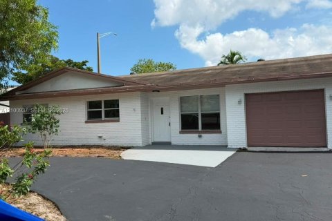 House in Fort Lauderdale, Florida 4 bedrooms, 204.57 sq.m. № 2402455 - photo 20
