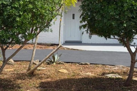 House in Fort Lauderdale, Florida 4 bedrooms, 204.57 sq.m. № 2402455 - photo 28