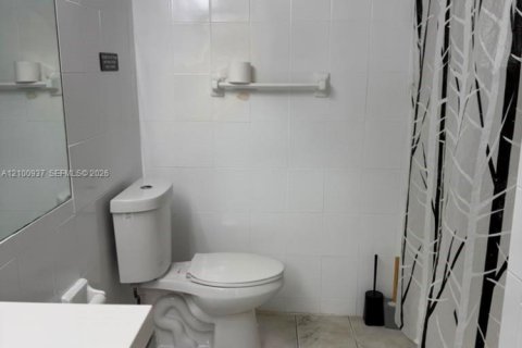 House in Fort Lauderdale, Florida 4 bedrooms, 204.57 sq.m. № 2402455 - photo 18
