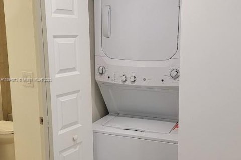 Снять в аренду кондоминиум в Дорал, Флорида 3 спальни, 132.39м2, № 1947393 - фото 10