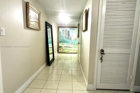 Купить кондоминиум в Бей-Харбор-Айлендс, Флорида 2 спальни, 133.87м2, № 2051021 - фото 19