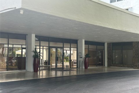 Купить кондоминиум в Бей-Харбор-Айлендс, Флорида 2 спальни, 133.87м2, № 2051021 - фото 3