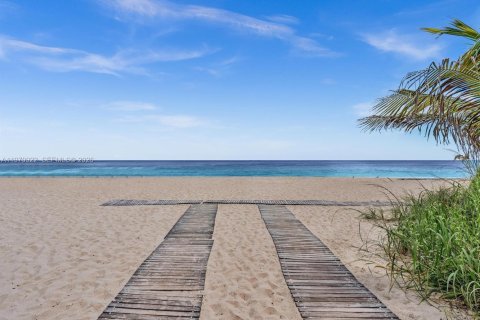 Copropriété à vendre à Fort Lauderdale, Floride: 2 chambres, 122.63 m2 № 2032085 - photo 9