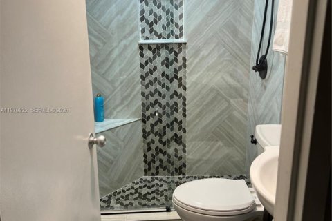 Copropriété à vendre à Fort Lauderdale, Floride: 2 chambres, 122.63 m2 № 2032085 - photo 23
