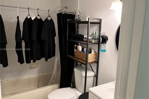Купить виллу или дом в Майами, Флорида 2 спальни, 107.77м2, № 1950840 - фото 14