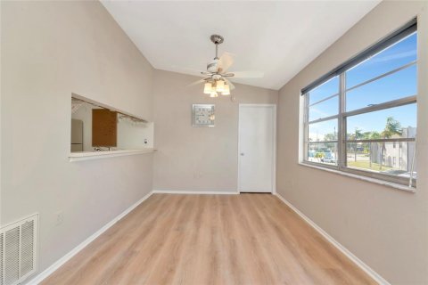 Condo in Bradenton, Florida, 2 bedrooms № 2212107 - photo 8