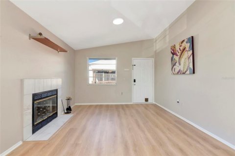 Condo in Bradenton, Florida, 2 bedrooms № 2212107 - photo 4