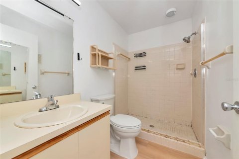 Condo in Bradenton, Florida, 2 bedrooms № 2212107 - photo 19