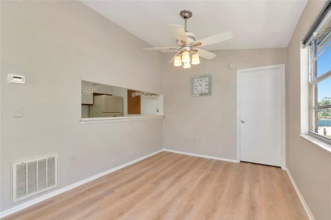 Condo in Bradenton, Florida, 2 bedrooms № 2212107 - photo 7