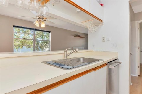 Condo in Bradenton, Florida, 2 bedrooms № 2212107 - photo 14
