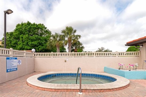 Condo in Bradenton, Florida, 2 bedrooms № 2212107 - photo 29