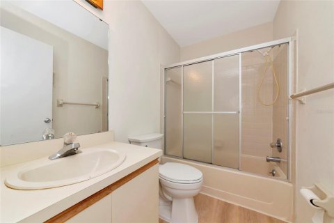 Condo in Bradenton, Florida, 2 bedrooms № 2212107 - photo 24