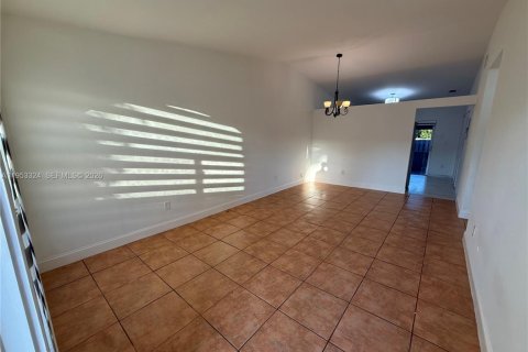 Adosado en alquiler en Hialeah, Florida, 3 dormitorios, 106.84 m2 № 2009293 - foto 6