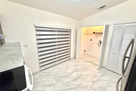 Adosado en alquiler en Hialeah, Florida, 3 dormitorios, 106.84 m2 № 2009293 - foto 5