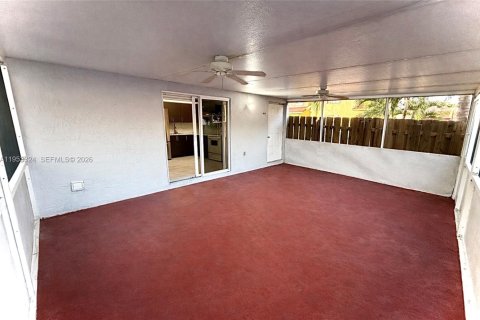 Adosado en alquiler en Hialeah, Florida, 3 dormitorios, 106.84 m2 № 2009293 - foto 28