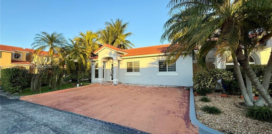 Adosado en Hialeah, Florida 3 dormitorios, 106.84 m2 № 2009293