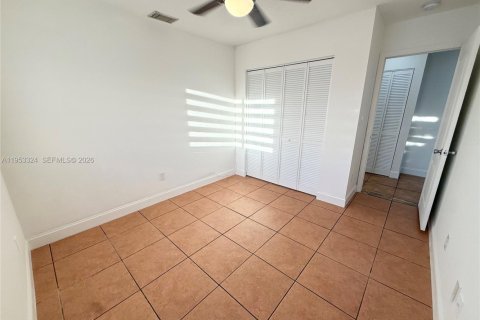 Adosado en alquiler en Hialeah, Florida, 3 dormitorios, 106.84 m2 № 2009293 - foto 12