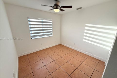 Adosado en alquiler en Hialeah, Florida, 3 dormitorios, 106.84 m2 № 2009293 - foto 11