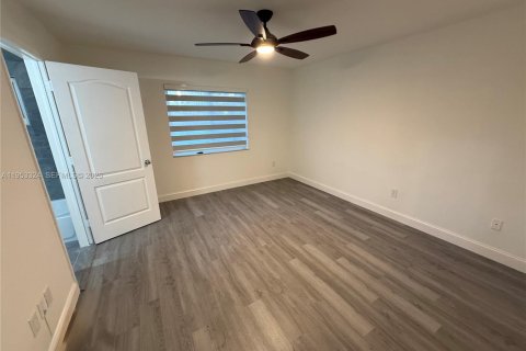 Adosado en alquiler en Hialeah, Florida, 3 dormitorios, 106.84 m2 № 2009293 - foto 19