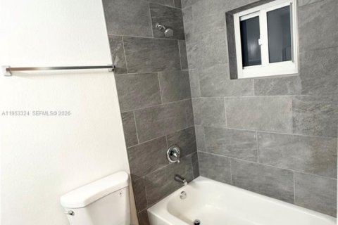 Adosado en alquiler en Hialeah, Florida, 3 dormitorios, 106.84 m2 № 2009293 - foto 24