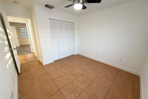 Adosado en alquiler en Hialeah, Florida, 3 dormitorios, 106.84 m2 № 2009293 - foto 17