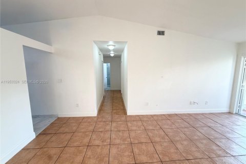 Adosado en alquiler en Hialeah, Florida, 3 dormitorios, 106.84 m2 № 2009293 - foto 10