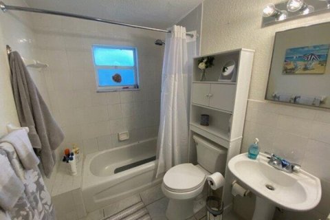 Снять в аренду виллу или дом в Делрей-Бич, Флорида 2 спальни, 88.35м2, № 1033832 - фото 1