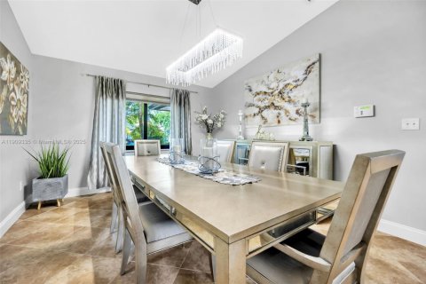 House in Miami, Florida 4 bedrooms, 233.46 sq.m. № 1964991 - photo 10