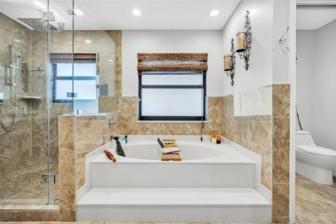 House in Miami, Florida 4 bedrooms, 233.46 sq.m. № 1964991 - photo 24