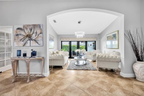 House in Miami, Florida 4 bedrooms, 233.46 sq.m. № 1964991 - photo 7