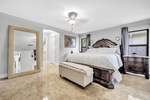 House in Miami, Florida 4 bedrooms, 233.46 sq.m. № 1964991 - photo 21